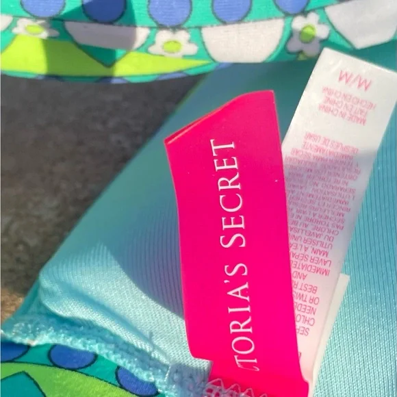 Victoria’s Secret two piece bikini size medium gently worn - Picture 2 of 5